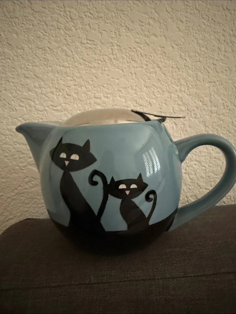 Hues N Brews “Cattitude” Retro-Inspired 20-oz Teapot, Siamese Cat Motif, Blue